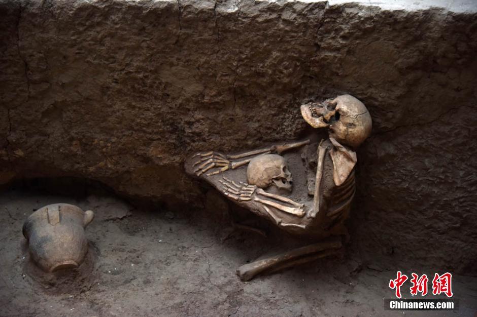 Skeletal remains, mother, qinghai site