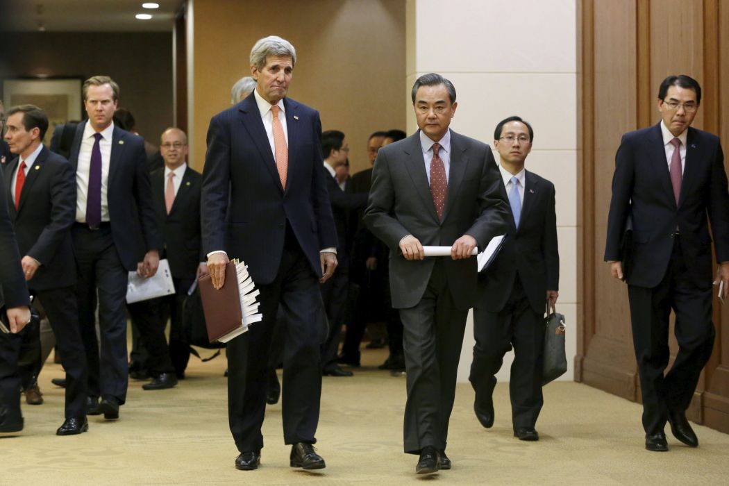 China's Foreign Minister Wang Yi (R) and U.S. Secretary of State John Kerry arrive for a joint news conference after a meeting at the MInistry of Foreign Affairs, in Beijing, China, January 27, 2016. Photo: Reuters/Jason Lee