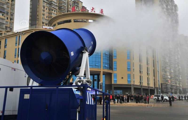 anti-smog water cannons