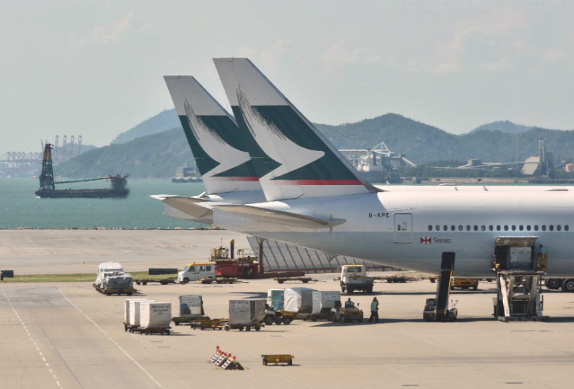 airport-cathay-pacific-plane-takeoff-1
