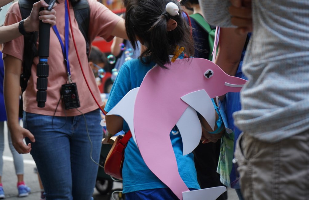 pink dolphin save lantau protest metropolis 