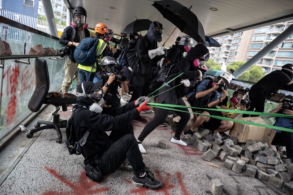Hong Kong protesters catapult "November 12"