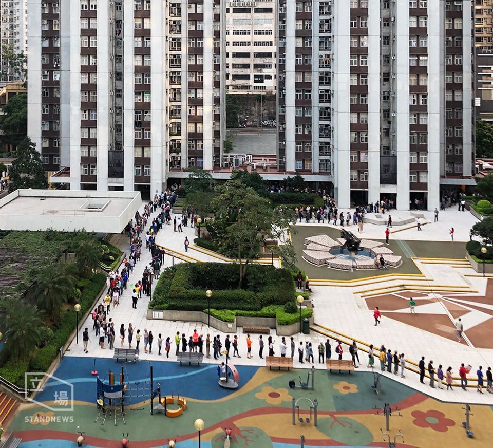 Tai Koo district council queues 