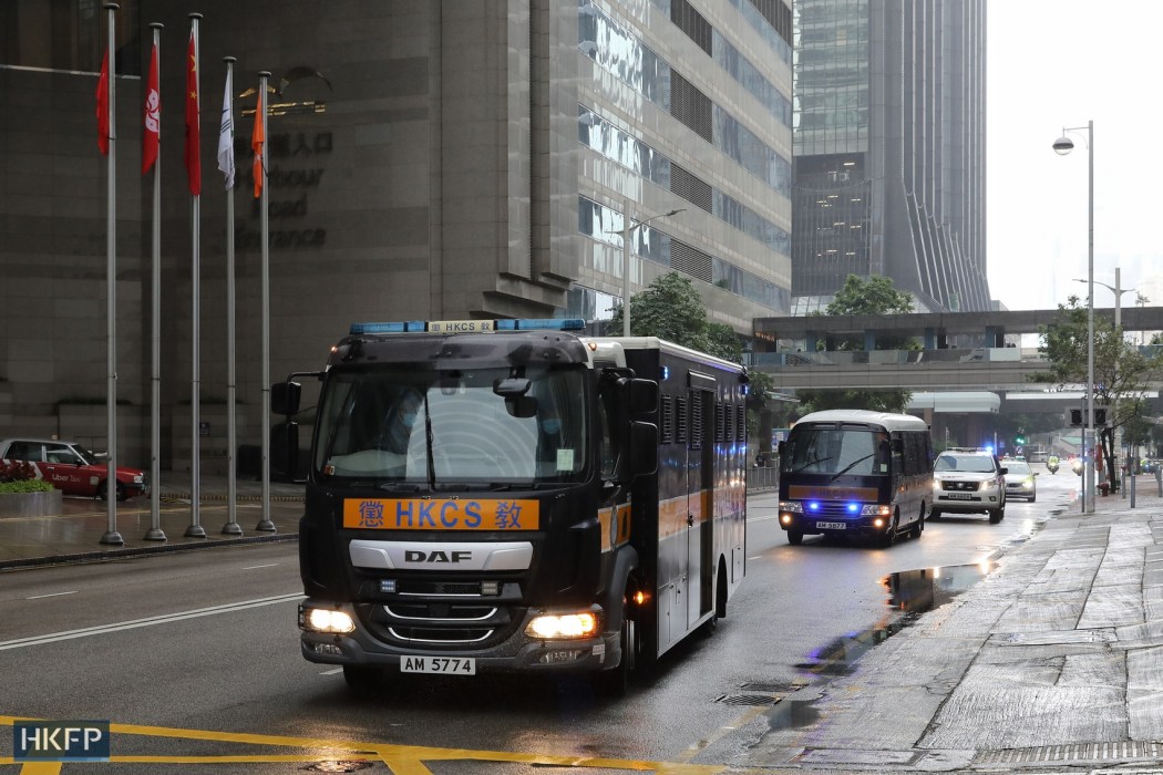 Two prison vans followed by police cars arriving at the District Court on November 24, 2022