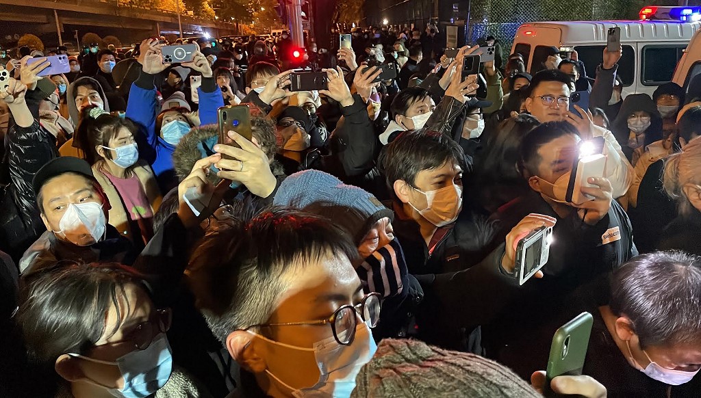 Protesters gather along a street during a rally for the victims of a deadly fire as well as a protest against China's harsh Covid-19 restrictions in Beijing on November 28, 2022. Photo: Michael Zhang/AFP.