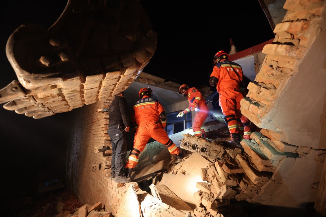 Rescue workers search a house for survivors after an earthquake in Kangdiao village, Dahejia, Jishishan County, in northwest Chinas Gansu province on December 19, 2023. Photo: AFP/China Out.