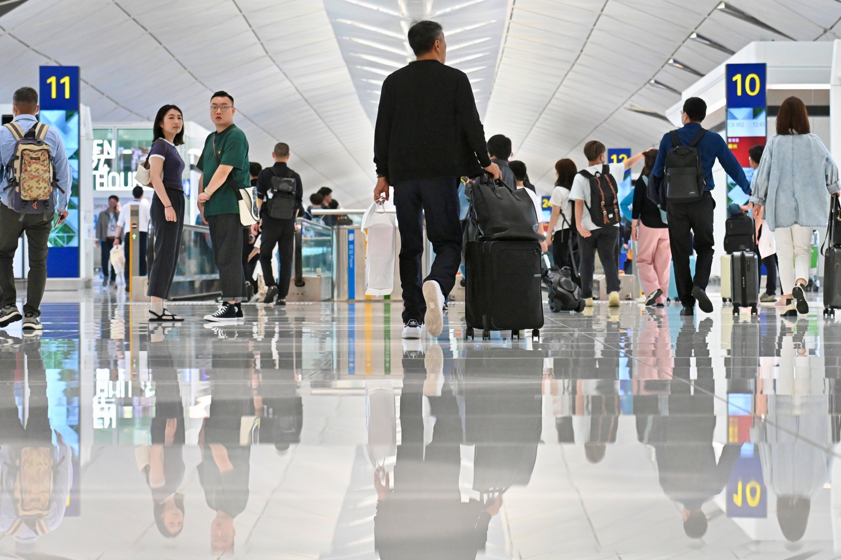 Travellers in the Hong Kong International Airport. File photo: GovHK.