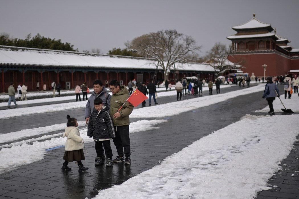People visit the Forbidden City a day after snowfall in Beijing on February 21, 2024. Photo: Pedro Pardo/AFP.