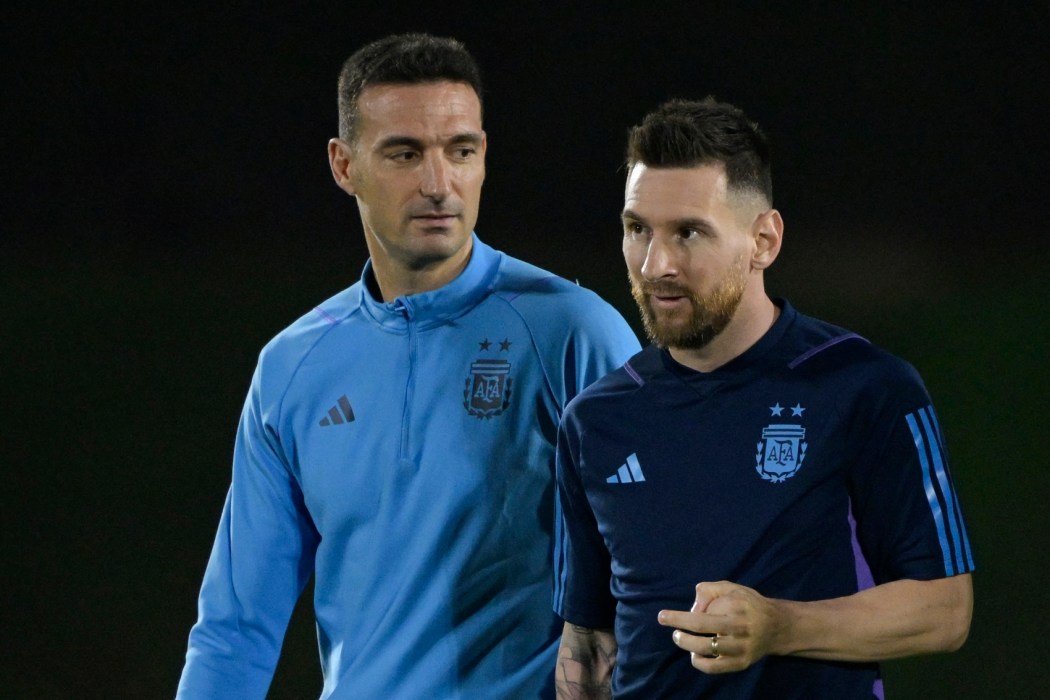 Argentina's coach Lionel Scaloni (left) and Argentina's forward Lionel Messi take part in a training session at Qatar University in Doha on December 8, 2022, on the eve of the Qatar 2022 World Cup quarter-final football match between The Netherlands and Argentina. Photo: Juan Mabromata/AFP.