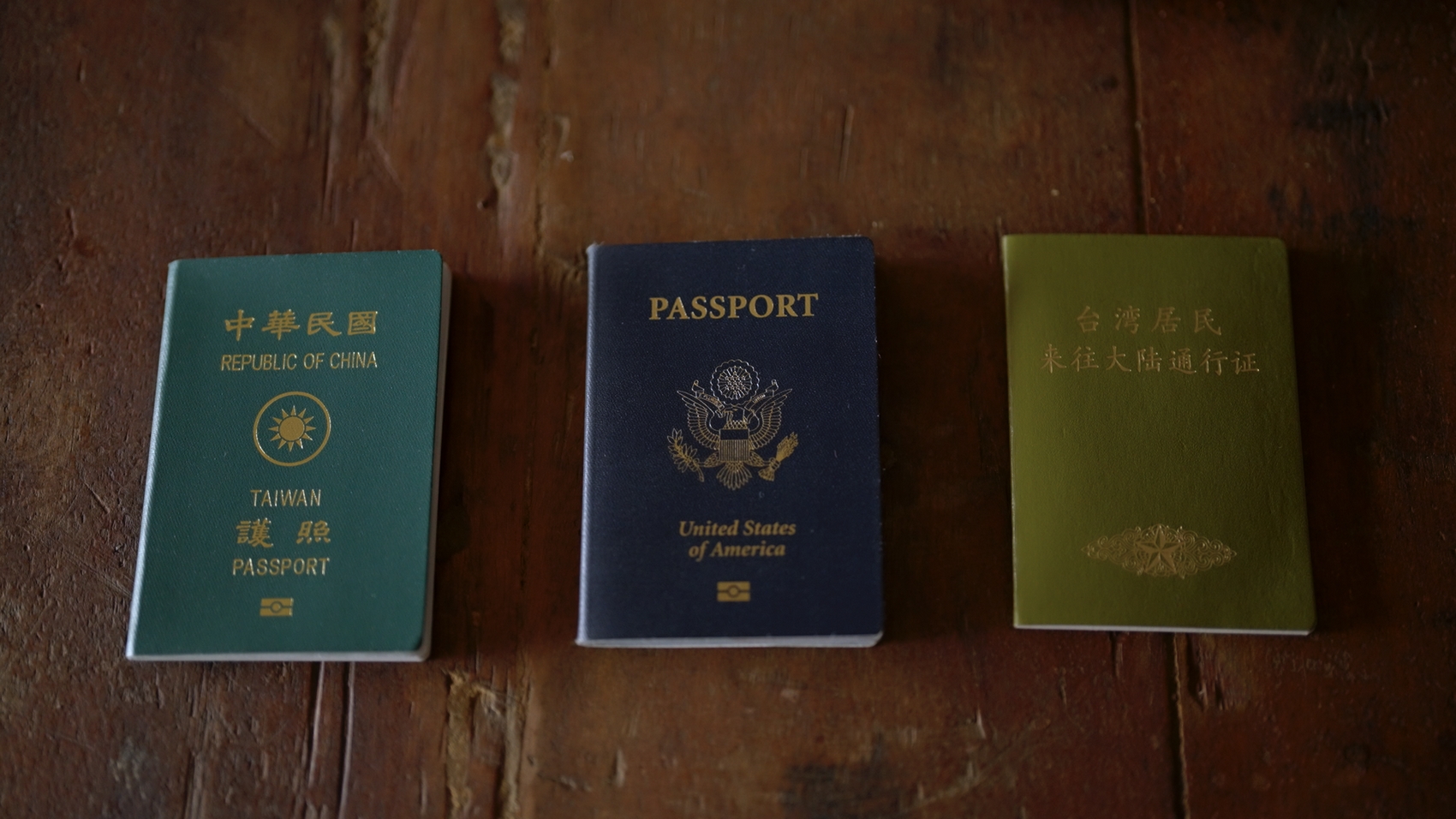 Director S. Leo Chiang’s three “passports” from left to right–one issued by Taiwan, one issued by the United States of America, and a Taiwan Compatriot Permit issued by the Chinese government.
Photo: Island in Between