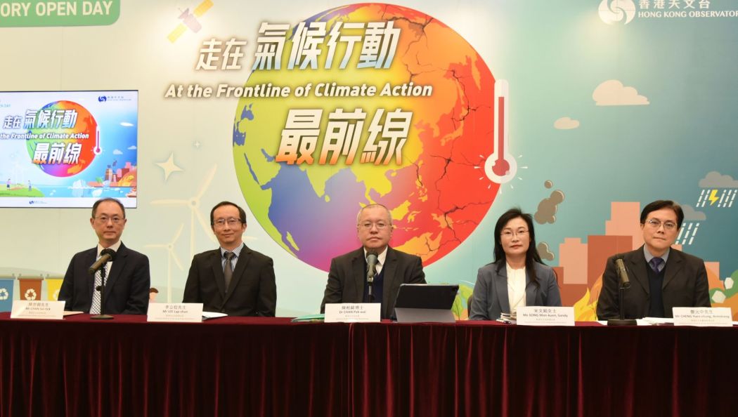 Observatory Director Chan Pak-wai (centre) hosts a press briefing