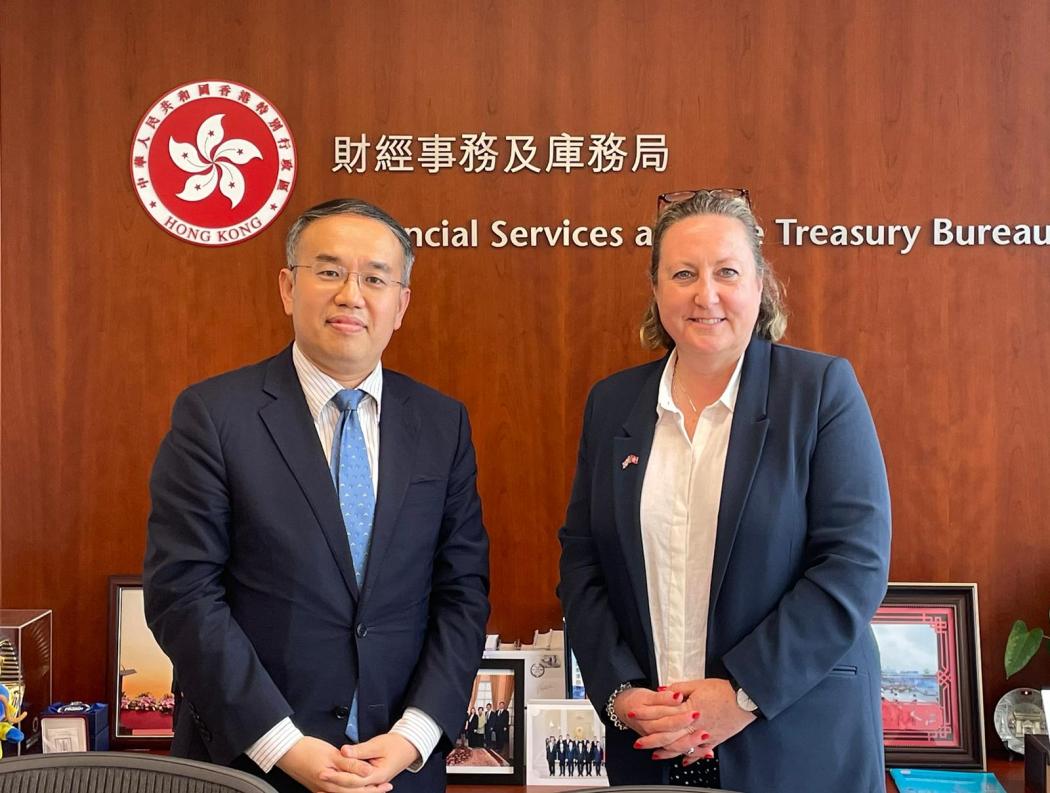 Christopher Hui (left) and Anne-Marie Trevelyan (right) at a meeting on April 23, 2024. Photo: Financial Services and the Treasury Bureau.